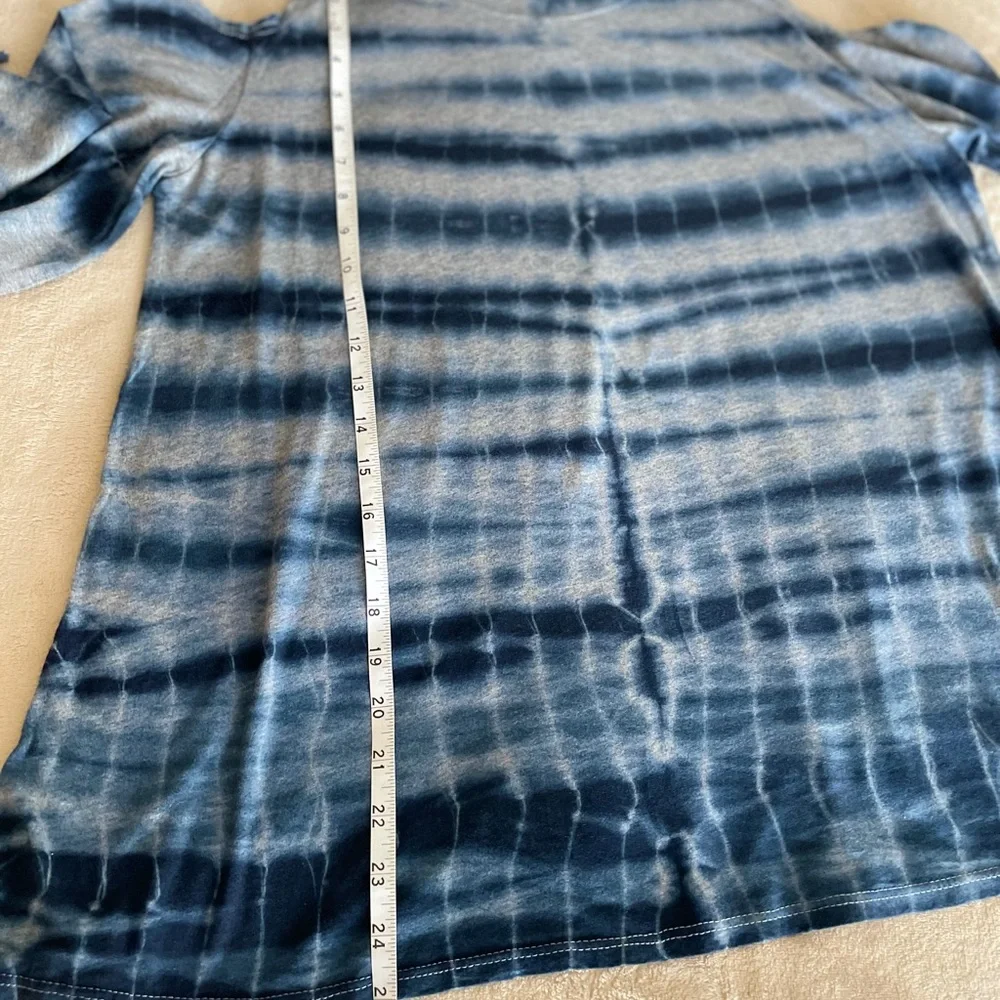 Go Couture Tie Dye Lightweight Cold Shoulder Blouse - Size M - Picture 10 of 12